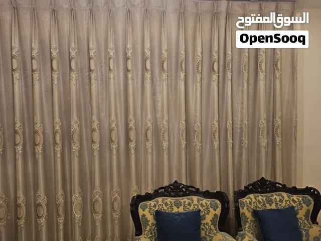 طقم كنب خشب زان سبع مقاعد للبيع مع طاولات والبرادي وبدون سجاده للبيع موجود بيت في عمان البنيات