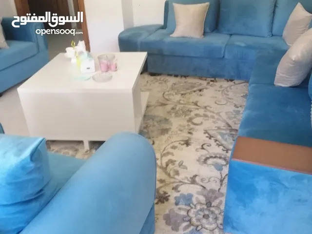 طقم كنب كورنر للبيع بحالة ممتازة 7 مقاعد