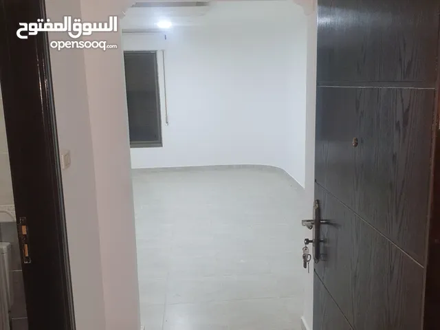 شقة طابقية للبيع حي الصحابة طريق المطار