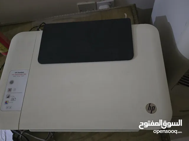طابعة A4 بحالة ممتازة مع مجموعة من أوراق الطباعة الخاصة بها لم تستعمل الا لوقت قصير بحالة جيدة جدا