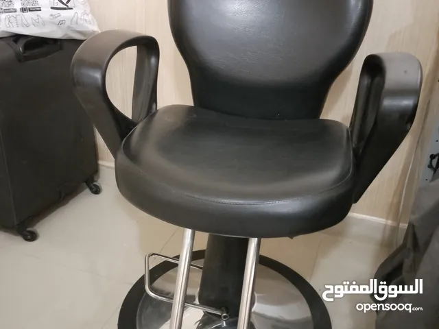 كرسي حلاقة بحالة الجديد ممتاز