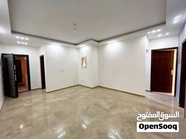 للايجار سكني فقط شقه دور ارضي { خلفية  بحري } باللوتس الجنوبية التجمع الخامس بالقرب من الجامعة