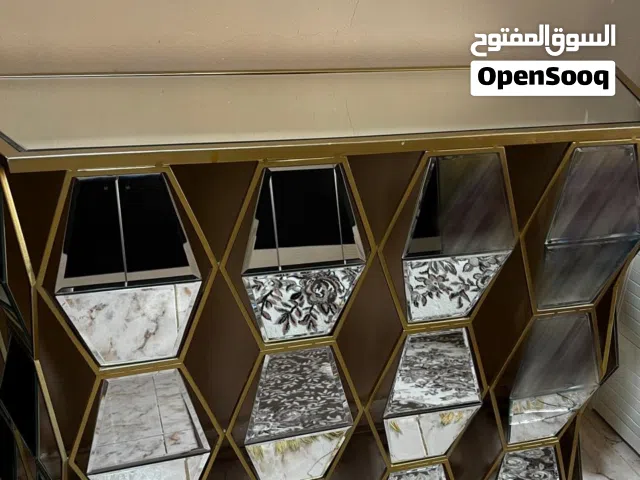 طقم طاولة و مرايا للديكور و للعطور و غيرها