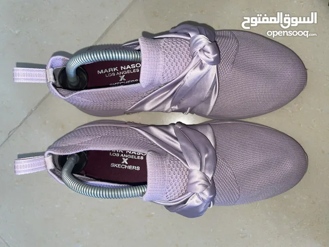 سكيتشرز نسائية للبيع : أحذية نسائية : أزياء رخيصة : ماركات : تسوق أحذية  مريحة اونلاين في الأردن