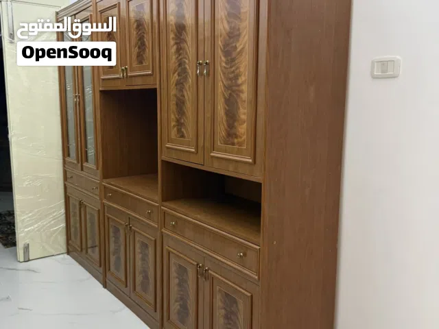 مكتبة شبه جديده