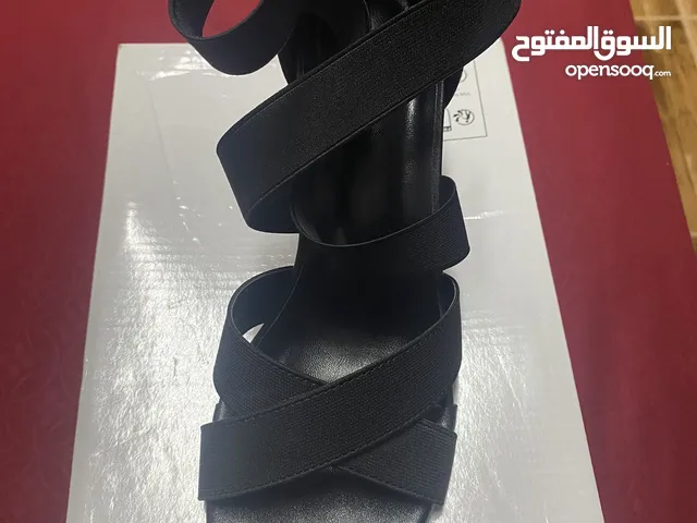 هيلزات كعب عالي مريح بحالة الجديد سايز 41 بلبس 40 و 41 استعمال خفيف جدا