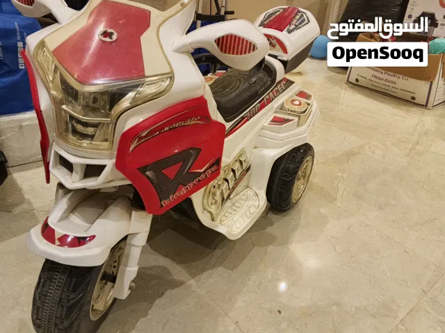سيارات كهرباء عدد 2 للأطفال للبيع و 2 سيكلات للبيع مستخدم