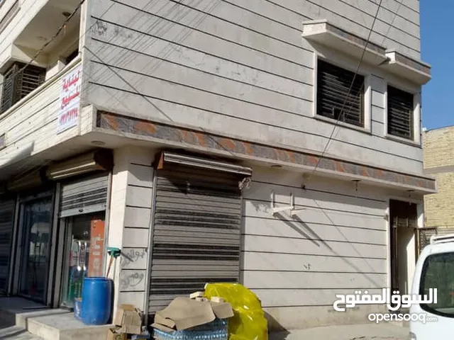 عماره للبيع المساحه 100م تحتوي على ثلاث محلات و شقه