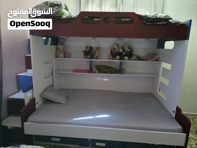 سرير اطفال ثلاث طوابق مع دوشق