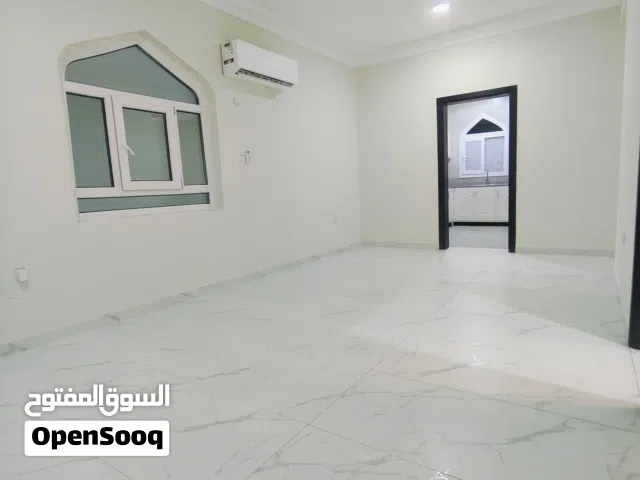 100 m2 2 Bedrooms Apartments for Rent in Doha Madinat Khalifa