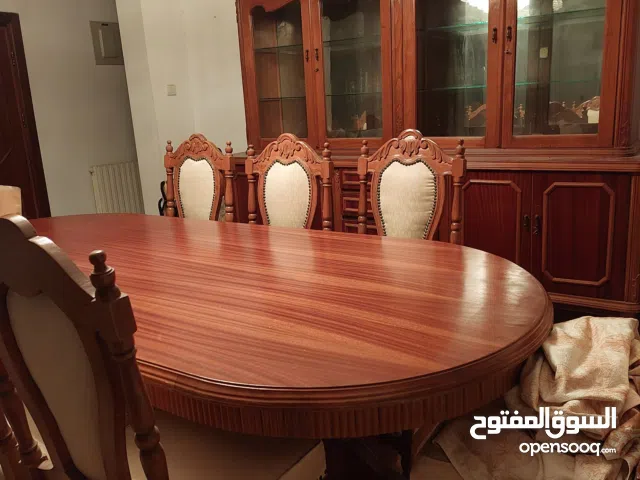 طقم غرفة سفرة في بيادر وادي السير ( طاولة سفرة مع كراسي وبوفيه )