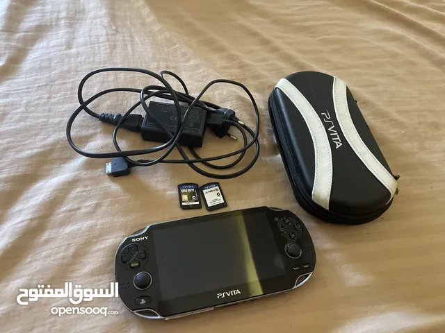 Ps vita جهاز معدل معاه شاحن اصلي و شنته و لعبتين اصليات و بنزلك عليها اي العاب من اختيارك