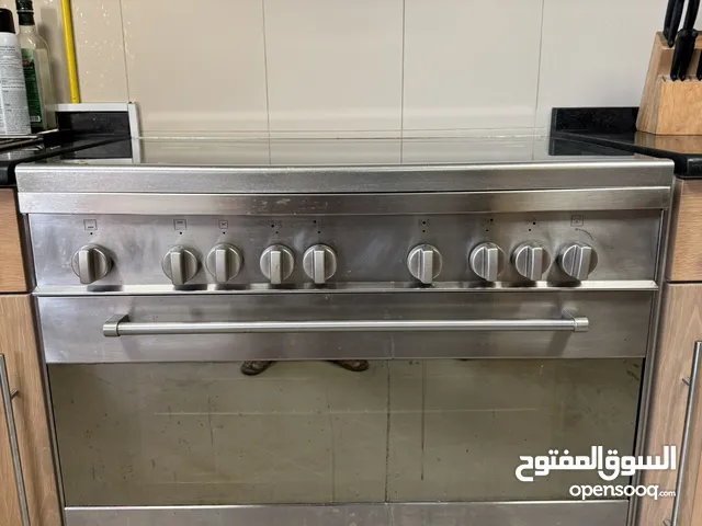 5 burners gas stove in good working condition.