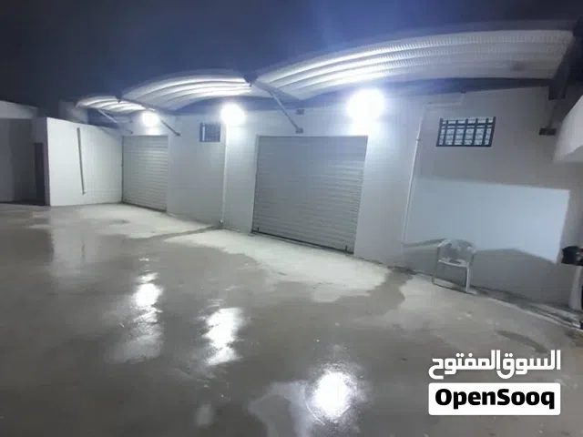 قطعة أرض . مجهزة ( للبيع ) في نهاية شارع المطبات . طريق المطار