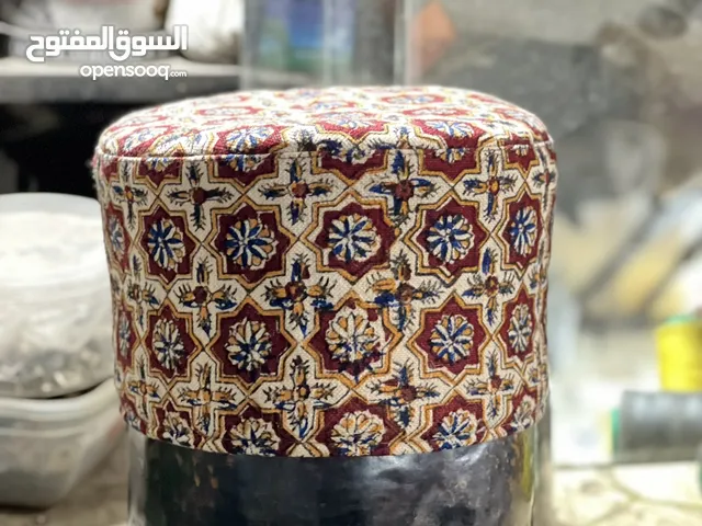 قبعة تقليدية فارسية مطرزة يدويًا بنقوش تراثية