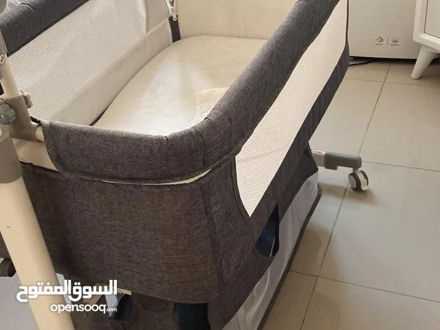سرير اطفال بحالة جديدة ممتازة للبيع
