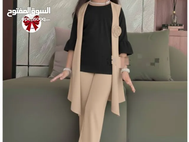 طقم بناتي مكون من أربع قطع