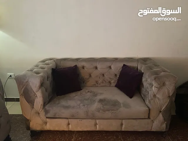 طقم كنب فاخر للبيع استعمال بسيط خشب زان ولاتيه ثقيل لايحتاج للصيانه