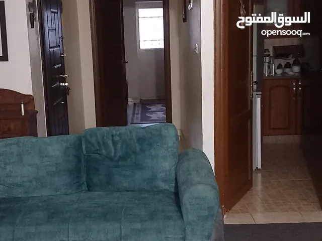 شقة للبيع طابق اول مساحة 137م في ضاحية الامير حسن 3 غرف نوم الشقة بحالة ممتازة وموقع مخدوم