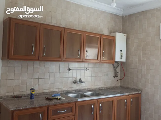 شقة فارغة سوبر ديلوكس في تلاع العلي غرفة وصالون للايجار 155دينار شهري