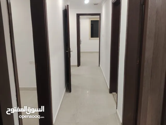 200 m2 4 Bedrooms Apartments for Rent in Hawally Hawally