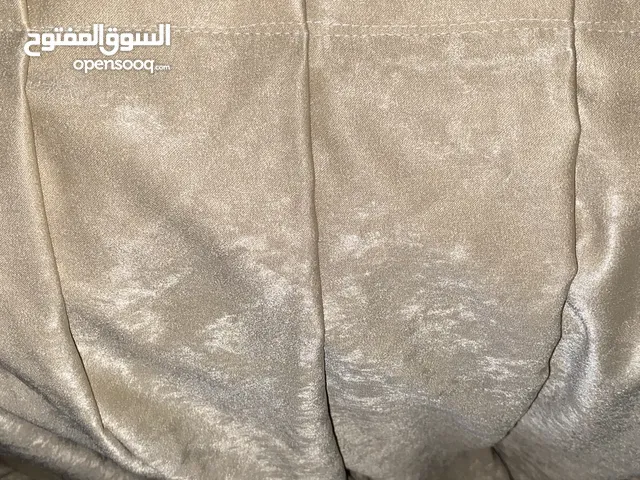 ستائر منزل مستعملة لمدة سنة واحدة فقط الشراء العام الماضي 2024 شهر اب قماش نوعية ممتازة و جديدة