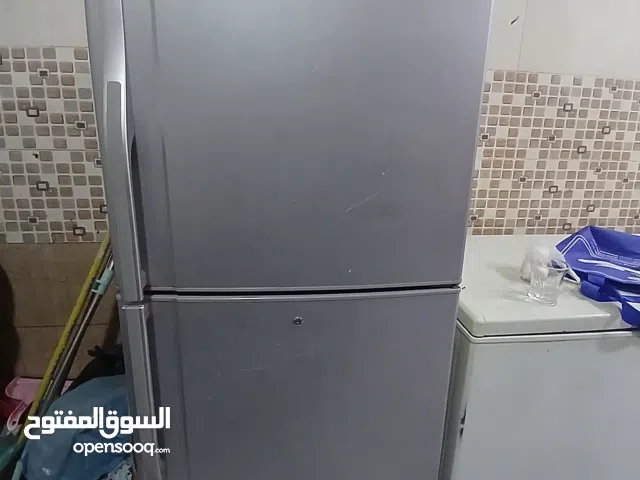 second hand Medium Size TOSHIBA fridge for sale Working well