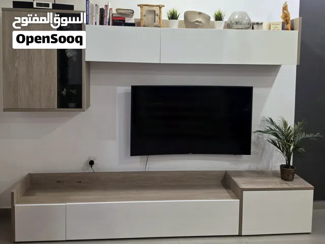 وحدة تلفزيون (ابيات) بحالة ممتازة كالجديدة