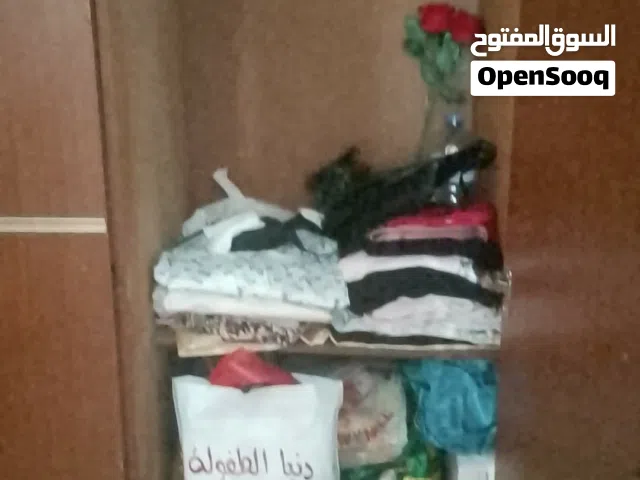 خزانة بحالة جيدة جدا للبيع بسبب السفر