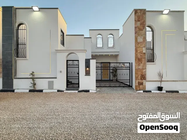 195 m2 4 Bedrooms Townhouse for Sale in Tripoli Ain Zara