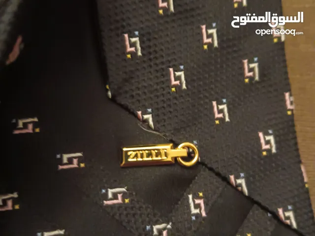 اعرض لكم مجموعه من الكرفتات فاخرة من ماركه zilli الفرنسيه جديدة تمام ومعاها التاج الاصلي