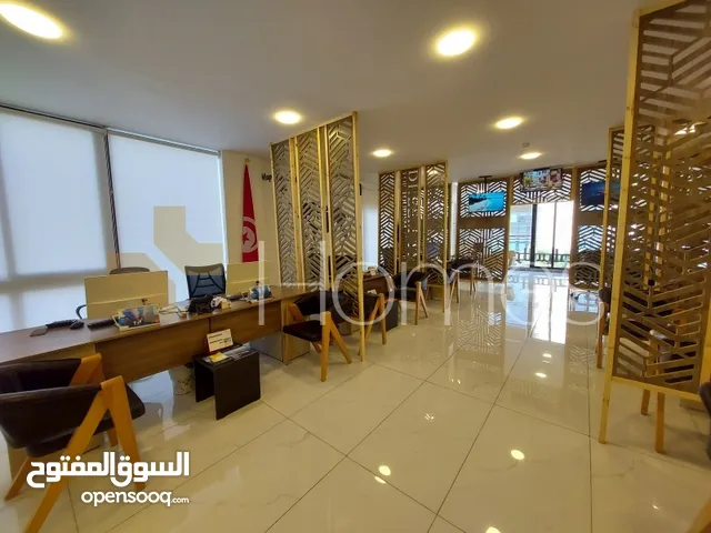 مكتب طابق اول في مجمع فخم للايجار في الصويفية، مساحة المكتب 130م