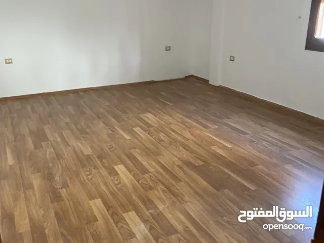 370 m2 More than 6 bedrooms Villa for Rent in Tripoli Al-Nofliyen