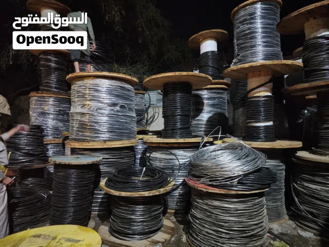 جميع انواع الكيبلات ومستلزمات التحكم الصناعي،  قواطع ولوحات كهربائيه