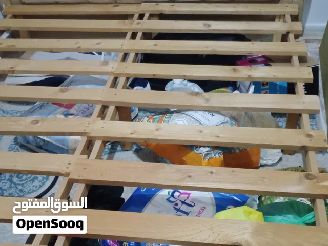 بكس خشب عدد 2 خشب ثقيل السعر 25 ليرا للتواصل الرقم بلوصف