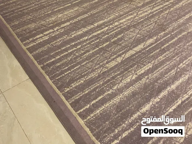 سجاد بحالة جيدة قياس 2x3 متر