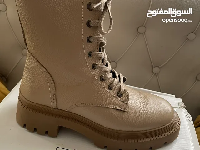 جزمة جديده من 5th avenue مقاس 40