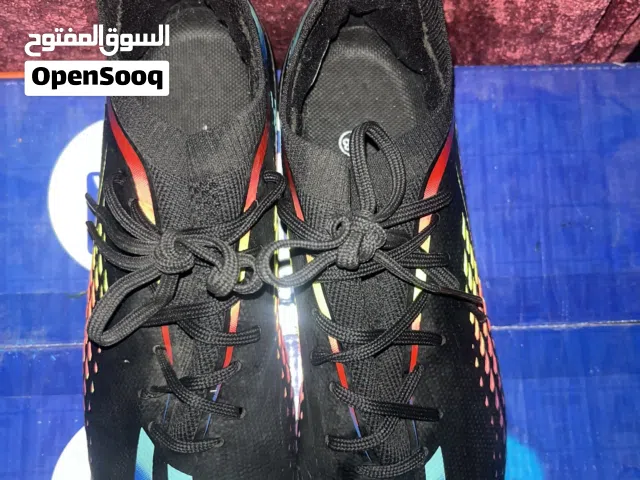 جزمة كرة قدم Adidas لون اسود