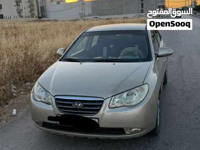 2011 هيونداي النترا Standard