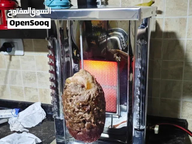معدات مؤكدا ومطبخ
