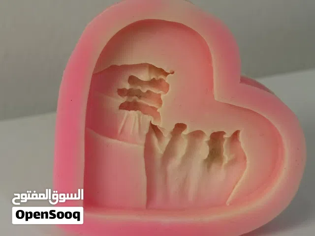 قالب قلب يدين