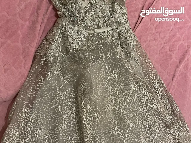 فستان راقي استخدام 3 ساعات فقط