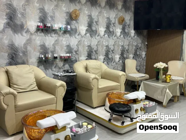 صالون نسائي للبيع