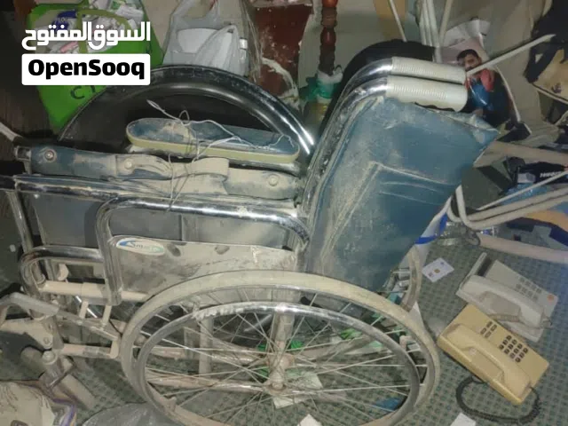 كرسي عربة معاقين مستخدم