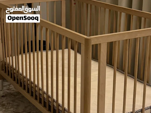 مكتبه وسرير اطفال
