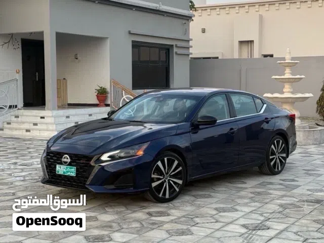 2021 نيسان التيما SR