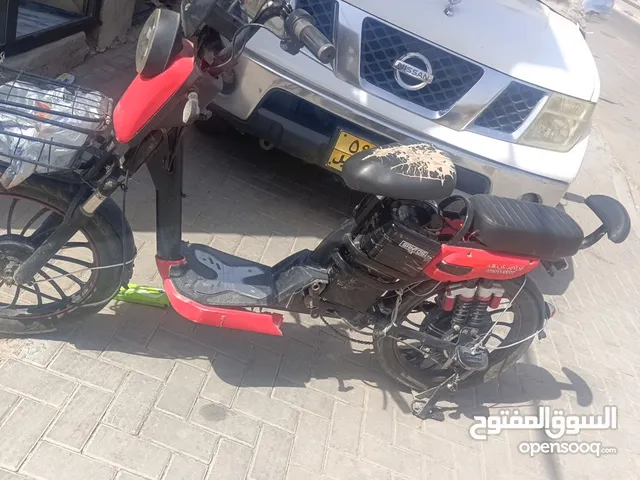 السلام عليكم دراجه نظيفه للبيع بسعر 250,000 بطاريات جدد صار لي اسبوع من شديتهن كهربائيات كلها شغاله