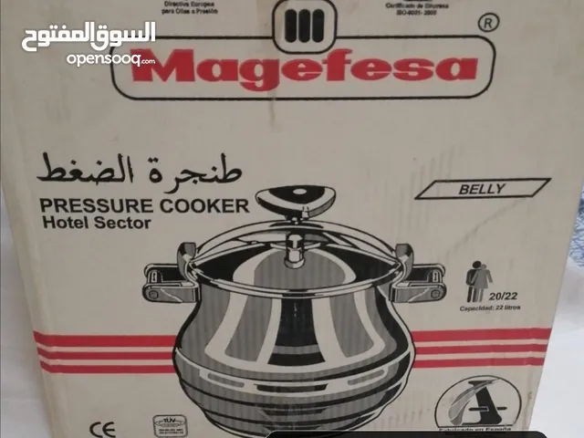 طنجرة ضغط كبيرة سعة 22 لتر.