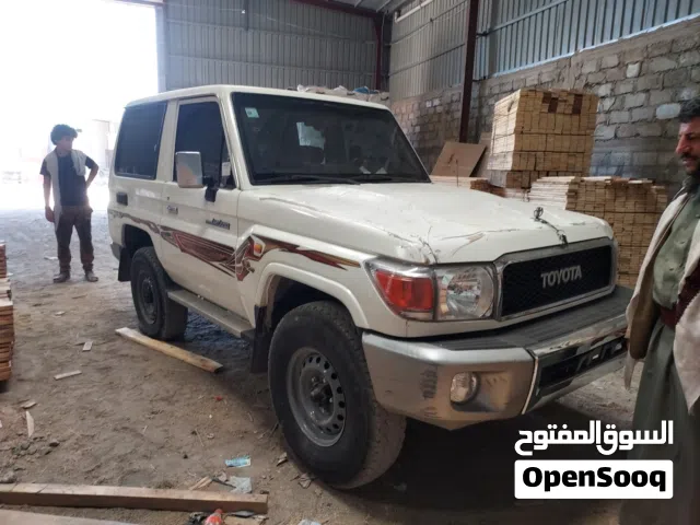 2011 تويوتا لاند كروزر Land Cruiser 70
