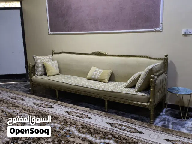 طقم كنبات لون ذهبي